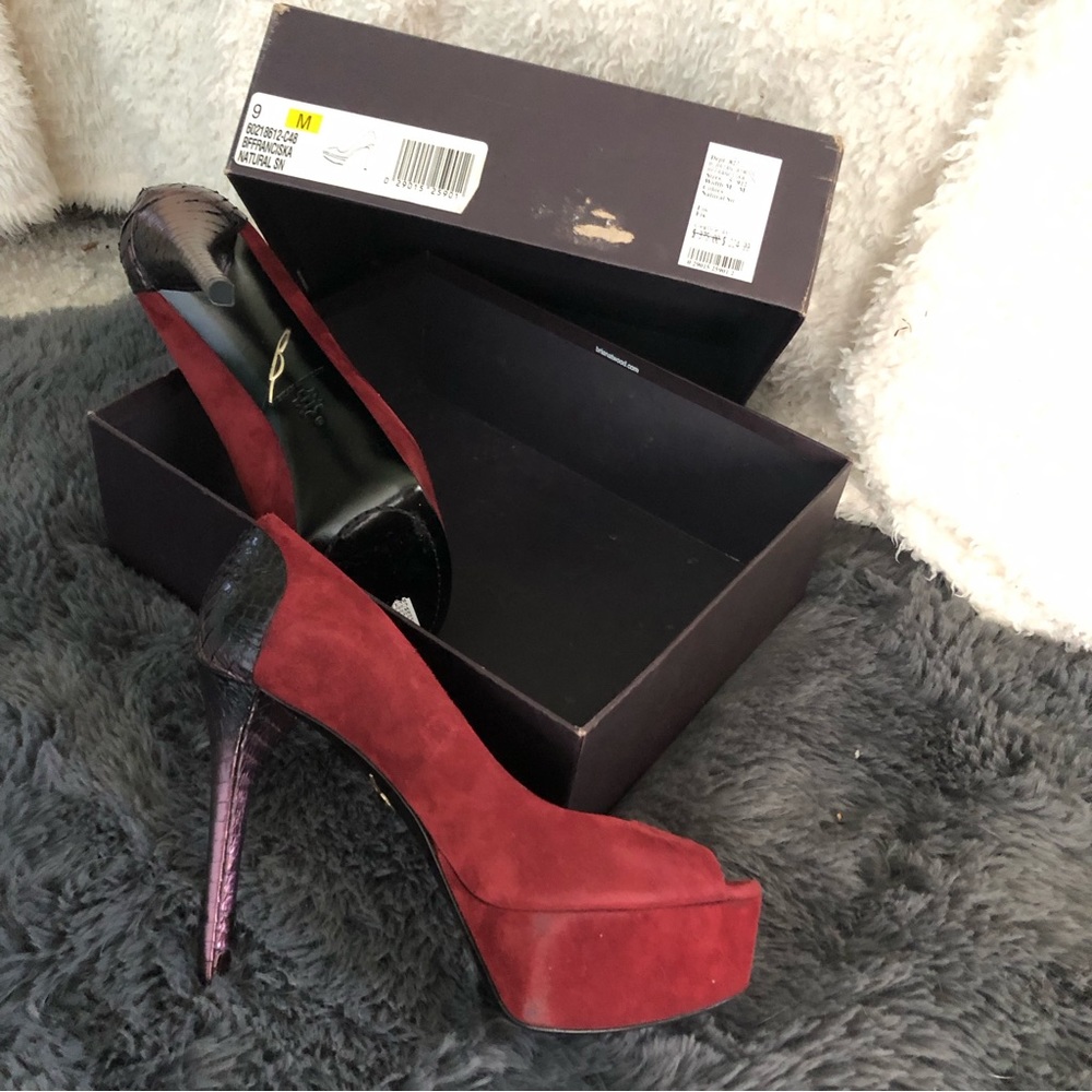 Suede Platform Heels. Comfortable.Worn maybe1xBurgundy dark grey accent on side